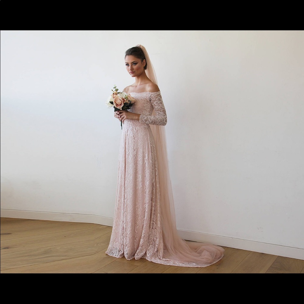 Blush fashion off the shoulder dress with train